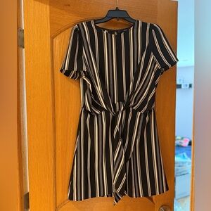 Aqua Short Sleeve Mini Dress Front Cutout Sz S, Black White-Stripe, Gently Worn